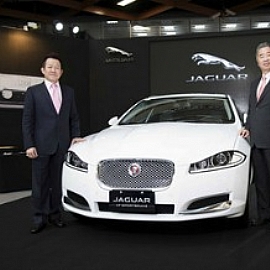 Jaguar XF]Ȩӥx q40x